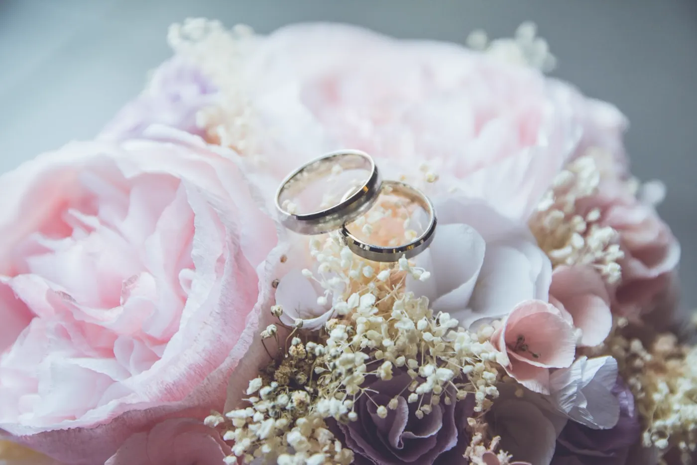 Séance engagement avant le mariage — couple à Orléans