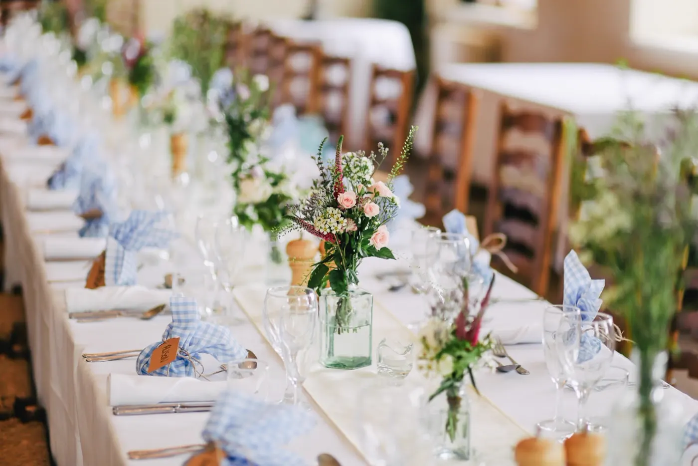 Soirée de mariage — piste de danse et invités en fête